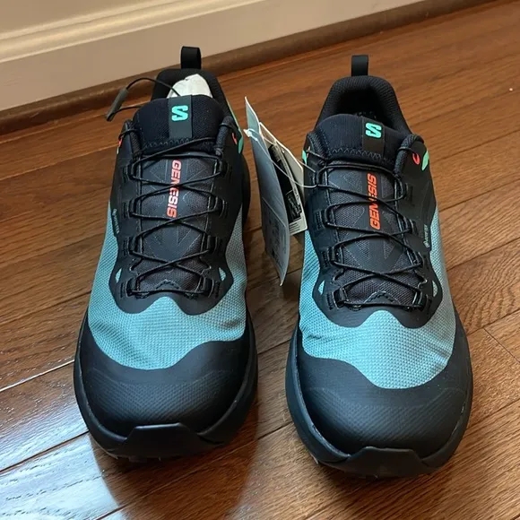 NWT Salomon Genesis GTX Sneakers