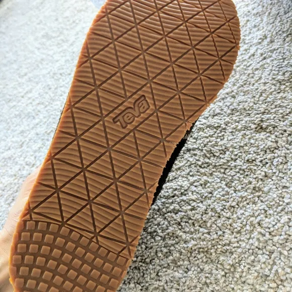 NWT Teva Sneakers Highside '84 Mid boots