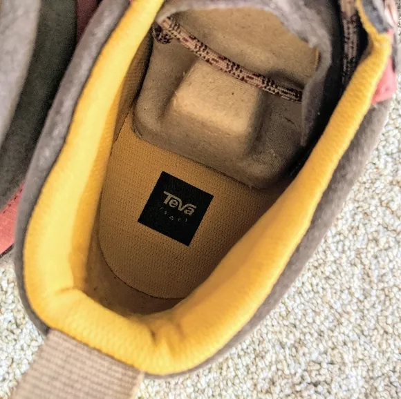 NWT Teva Sneakers Highside '84 Mid boots