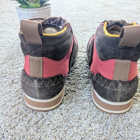 NWT Teva Sneakers Highside '84 Mid boots