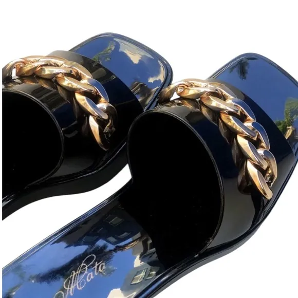 NWT/B Mata Shoe Slides Slay black jelly heels with chunky gold chain detail