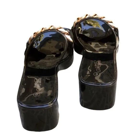 NWT/B Mata Shoe Slides Slay black jelly heels with chunky gold chain detail