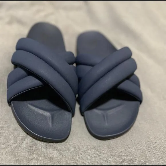 Olukai‎ W11/M9.5 Blue Cross Slides