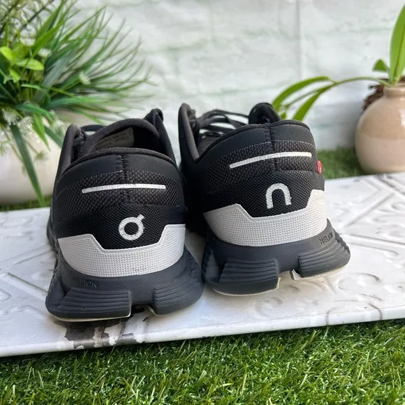 ON CLOUD ON RUNNINGCloud X Black Sneaker men 8 women 9.5 unisex