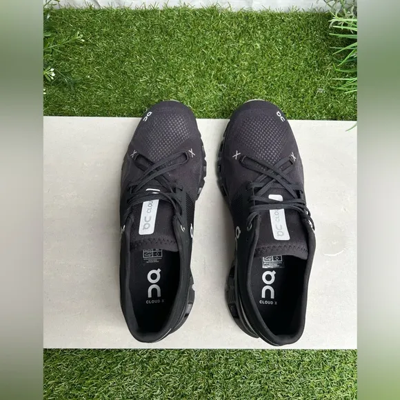 ON CLOUD ON RUNNINGCloud X Black Sneaker men 8 women 9.5 unisex