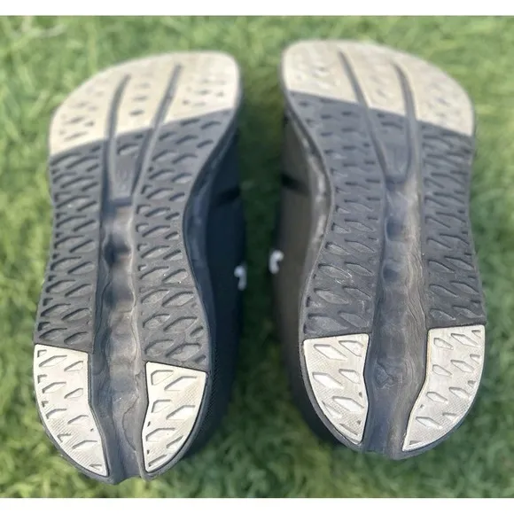 On Cloud Running CloudSurfer Shoes Women's sz 10 Black Jogging