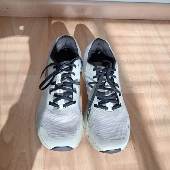 On Cloud Sneakers Women's 9 Frosted Aloe Trail Running Hiking Outdoor Athletic