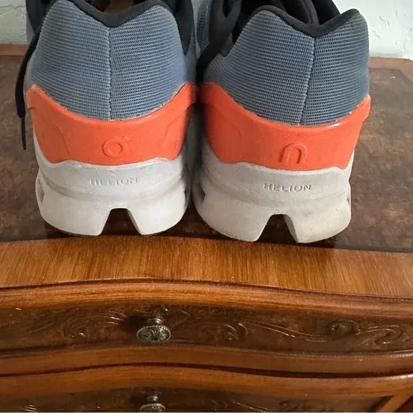 On Running Cloudstratus Stylish Blue and Orange Athletic Sneakers Hiking Outdoor