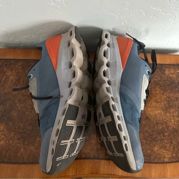 On Running Cloudstratus Stylish Blue and Orange Athletic Sneakers Hiking Outdoor