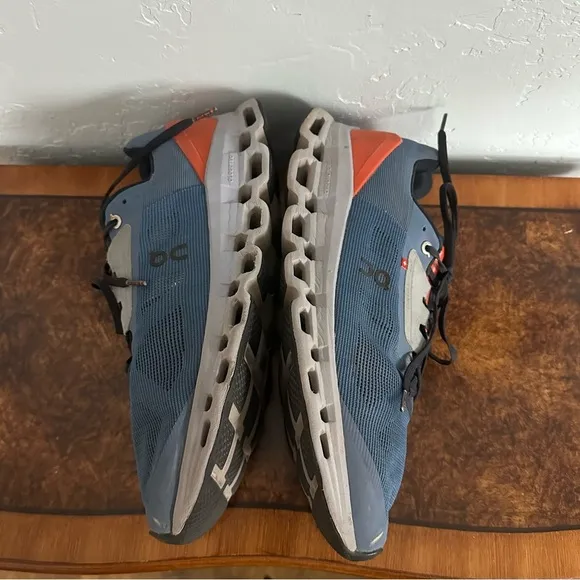 On Running Cloudstratus Stylish Blue and Orange Athletic Sneakers Hiking Outdoor