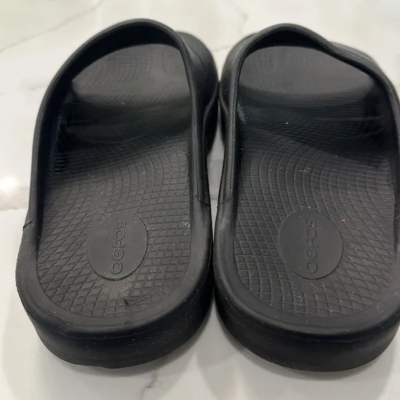 Oofos Men’s Black Sandals. Size Approximately 14