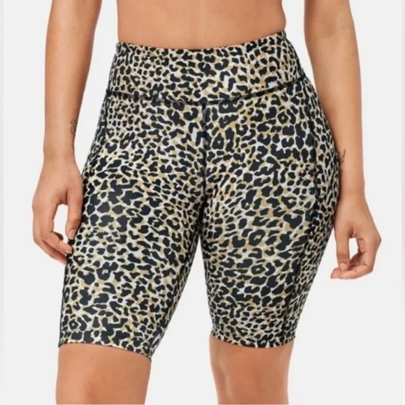 Outdoor Voices NWT Zoom 10” Short in Leopard