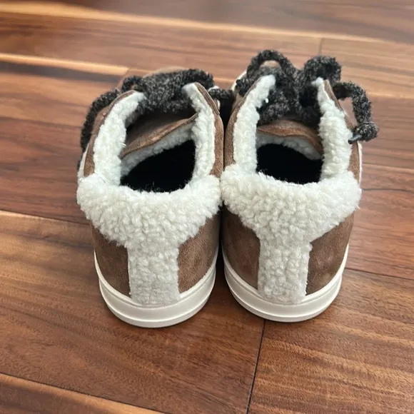 P448 JOHN BROWN NUBUCK SUEDE W/FAUX FLEECE LACE SNEAKERS SIZE 38 NEVER WORN