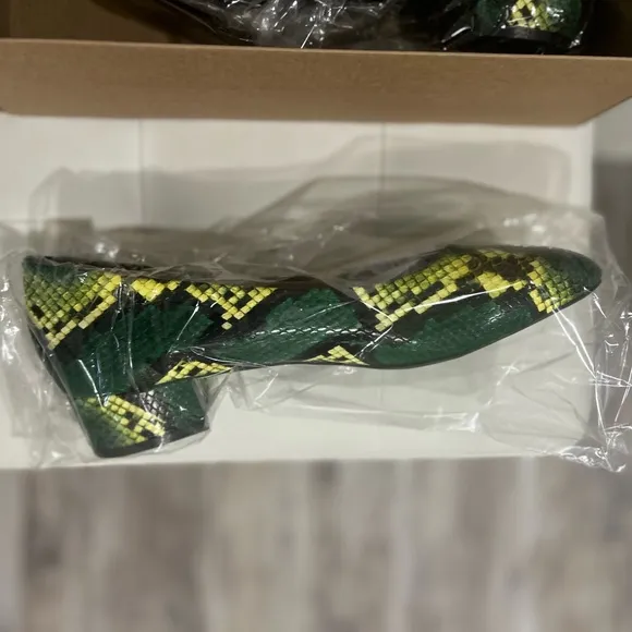 Parisian Style Faux Snake Skin Flats EU 40 NEW in Box