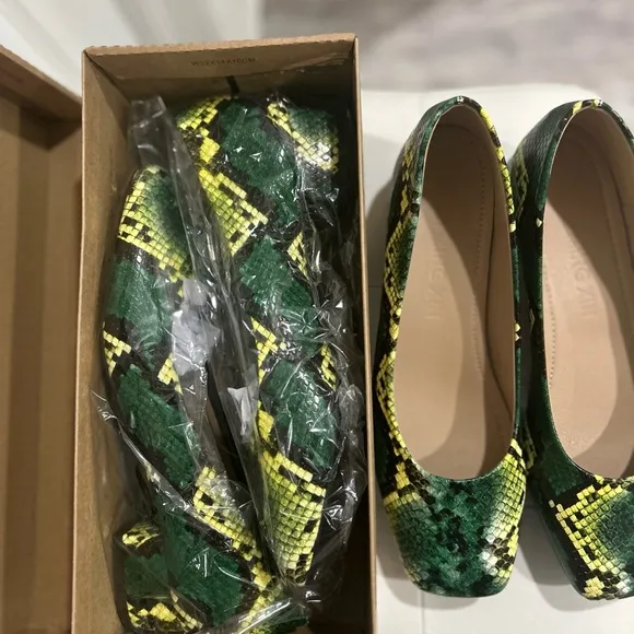 Parisian Style Faux Snake Skin Flats EU 40 NEW in Box