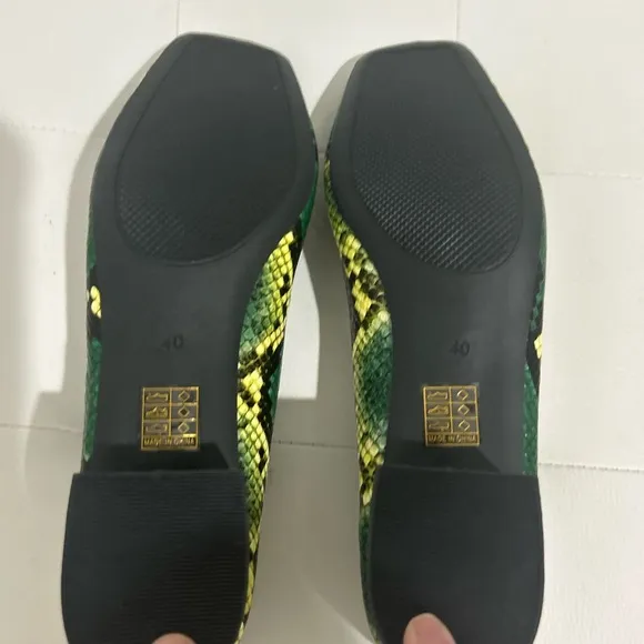 Parisian Style Faux Snake Skin Flats EU 40 NEW in Box