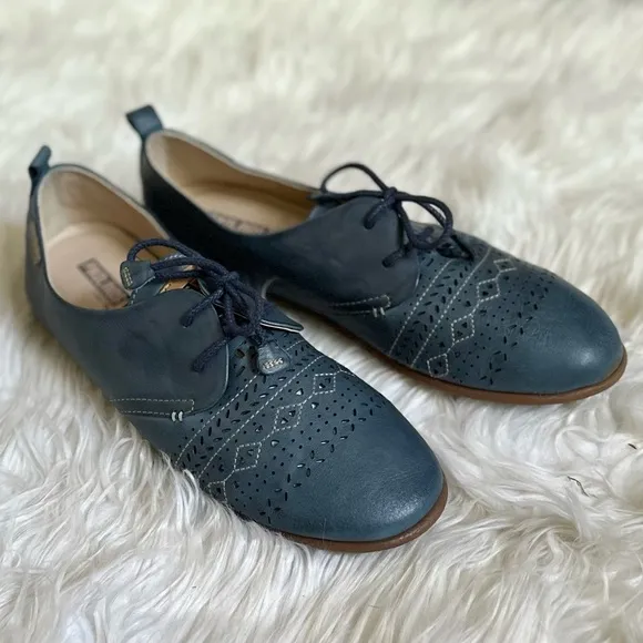 PIKOLINOS 41 10 Calabria Laser Cut Oxford Flats in Ocean Blue • Cutout Lace Up