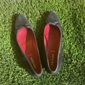 Prada Black Flats with Smooth Leather and Decorative Bow