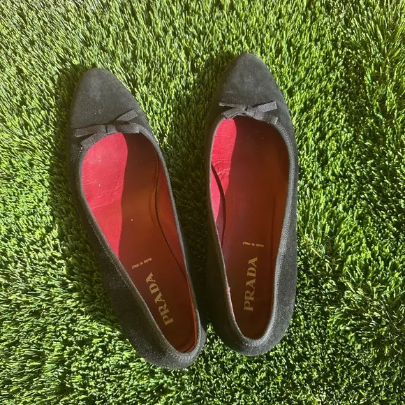 Prada Black Flats with Smooth Leather and Decorative Bow