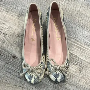 Pretty Ballerinas Gray and Cream Flats with Decorative Bows