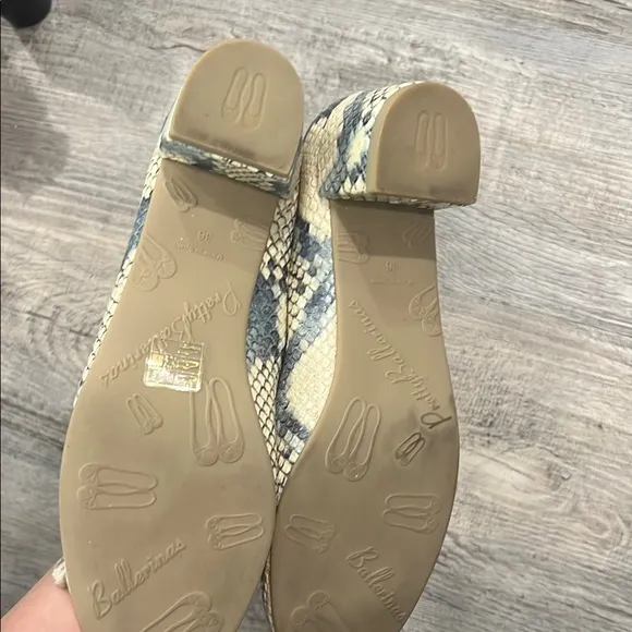 Pretty Ballerinas Gray and Cream Flats with Decorative Bows