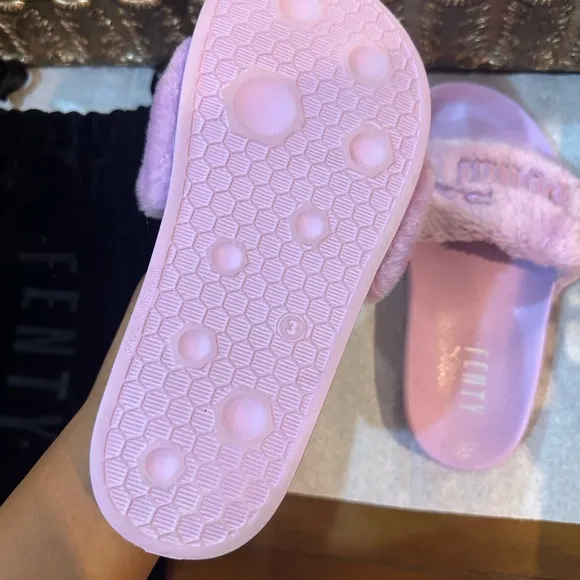 Puma Fur Slides Rihanna Fenty Orchid bloom Women’s in excellent condition