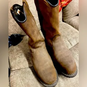Red wing MEN'S 11-INCH size 10. WATERPROOF SAFETYTOE METGUARD PULL-ON BOOT