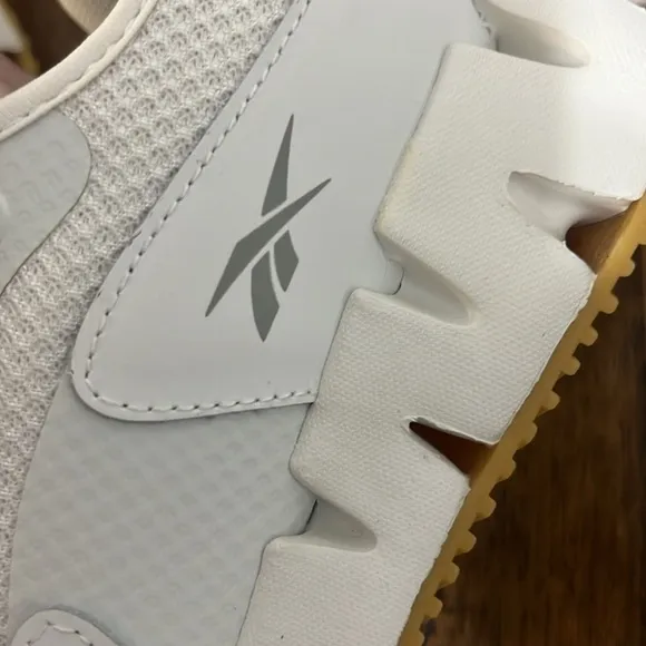 Reebok Ortholite Zig Dynamica Sneakers NWT Shoes white gray womens 7 OR  37.5