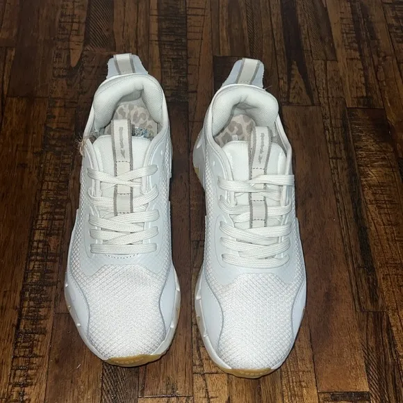 Reebok Ortholite Zig Dynamica Sneakers NWT Shoes white gray womens 7 OR  37.5