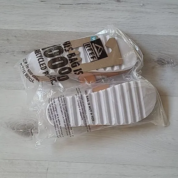 Reef’s CUSHION VISTA HI Women’s Sandals Natural NWT in packaging