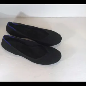 ROTHY’S THE FLAT ROUND TOE BLACK BLUE SZ 8