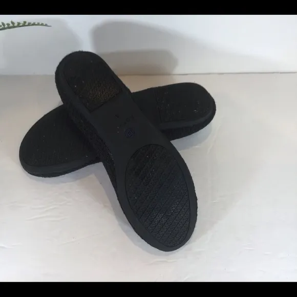 ROTHY’S THE FLAT ROUND TOE BLACK BLUE SZ 8