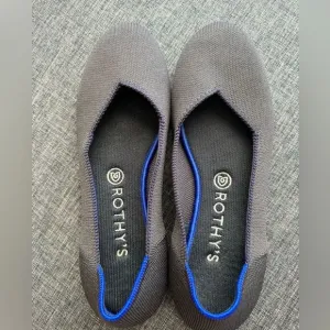 ROTHY'S ROUNDED TOE PURPLE FLATS SIZE 9.5
