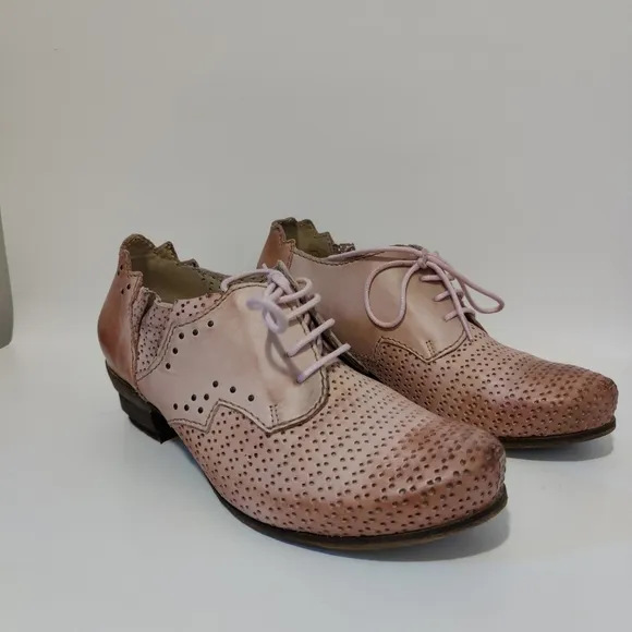Rovers Lace Up Leather Boots In Pink