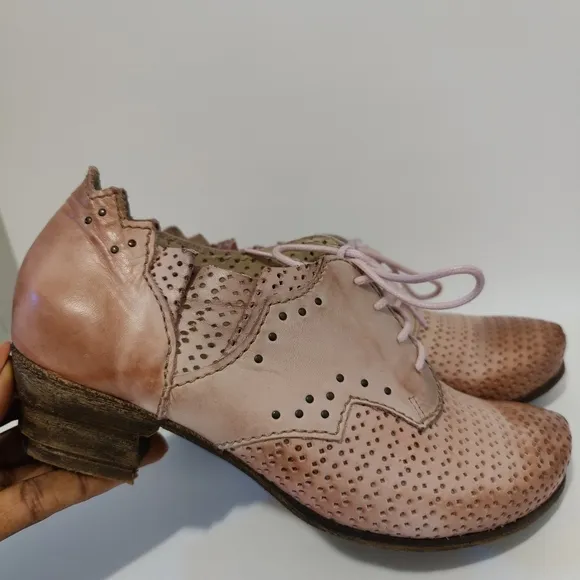 Rovers Lace Up Leather Boots In Pink