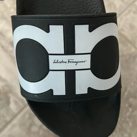 Salvatore Ferragamo Groovy Gancini Slide Sandals in Black, Size 11 EXCELLENT!