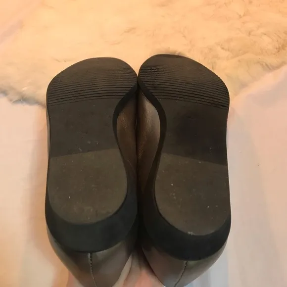 Salvatore Ferragamo Leather Flats 7.5B Metallic
