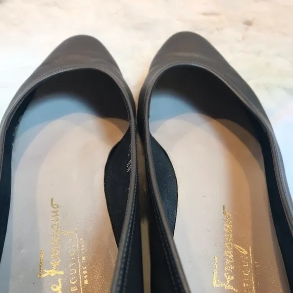 Salvatore Ferragamo Leather Flats 7.5B Metallic