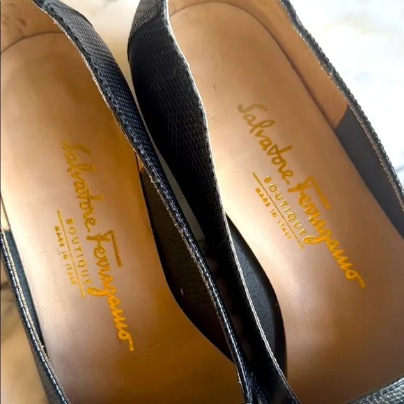 Salvatore Ferragamo VTG Black Lizard Embossed Loafers with Gold Accent Size 6.5