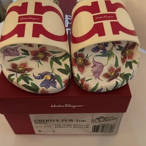 Salvatore Ferragamo Women’s Groove Floral Pool slides