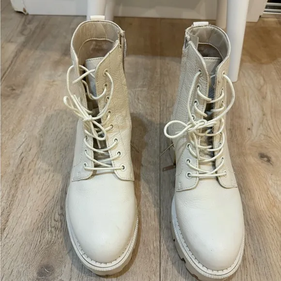 Sam Edelman white/cream lace up boots size 6