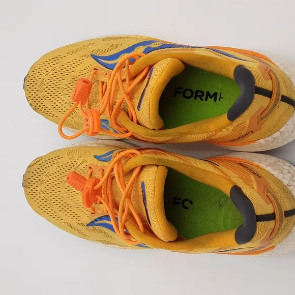 Saucony triumph 20 sneakers mens 9.5 gold horizon performance outdoor casual