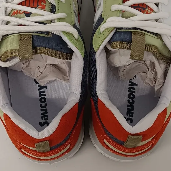 Saucony Women's Shadow 5000 Outdoor Low Top Sneakers - Green