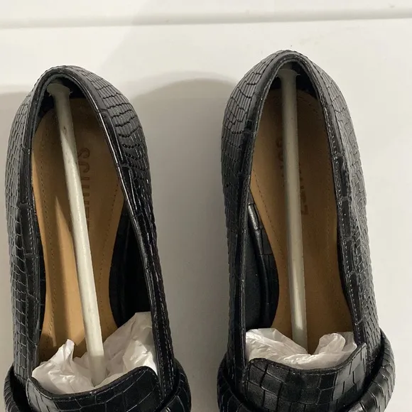 Schutz Romina Croc-Embossed All Leather Loafers in new black size 8