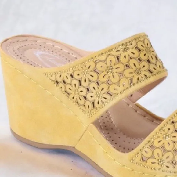 Size 10 Yellow Double Strap Floral Peep Toe Slide On Padded Wedge Sandal