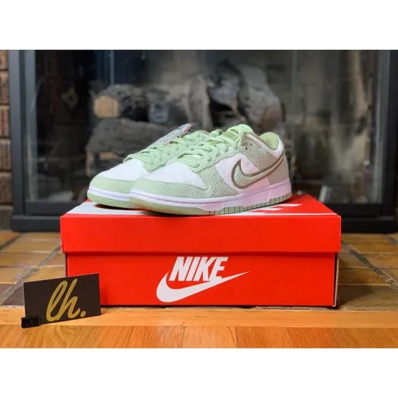 Size 10w Nike Dunk Low SE “Honeydew Fleece Pack” Athletic Sneakers DQ7579-300