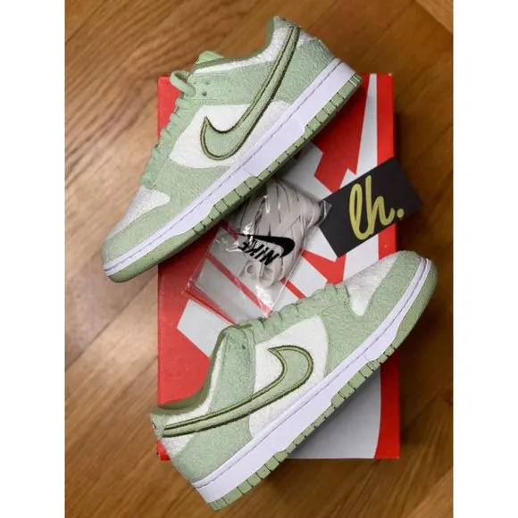 Size 10w Nike Dunk Low SE “Honeydew Fleece Pack” Athletic Sneakers DQ7579-300