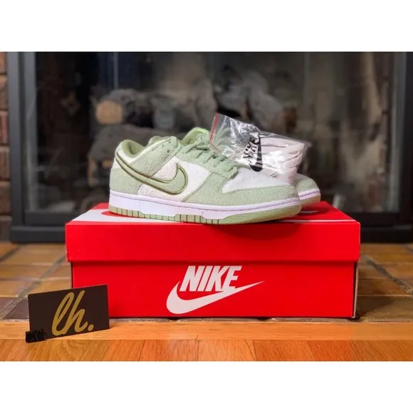 Size 10w Nike Dunk Low SE “Honeydew Fleece Pack” Athletic Sneakers DQ7579-300