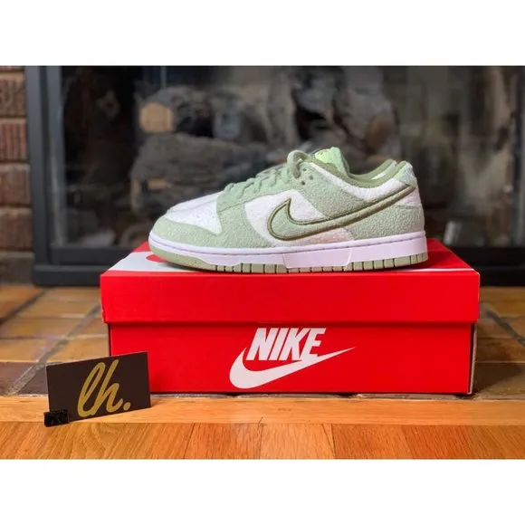 Size 10w Nike Dunk Low SE “Honeydew Fleece Pack” Athletic Sneakers DQ7579-300
