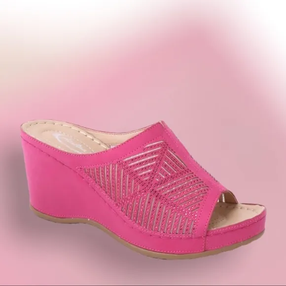 Size 6 Italina Fuchsia Pink Wedge Heeled Sandal